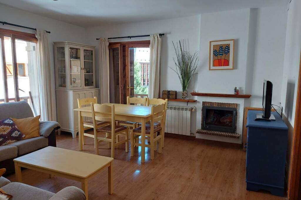 Casa Bihotz - Bonito Y Centrico Apartamento Con Garaje En Sallent ซาเยนต์ เด กาเยโก ภายนอก รูปภาพ