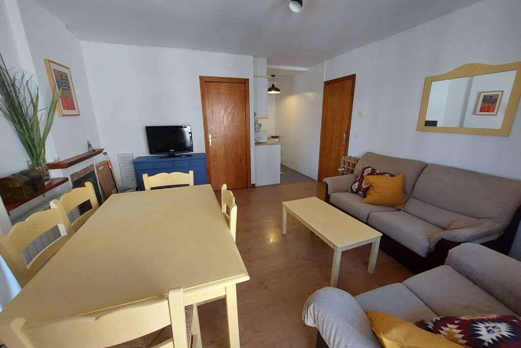 Casa Bihotz - Bonito Y Centrico Apartamento Con Garaje En Sallent ซาเยนต์ เด กาเยโก ภายนอก รูปภาพ