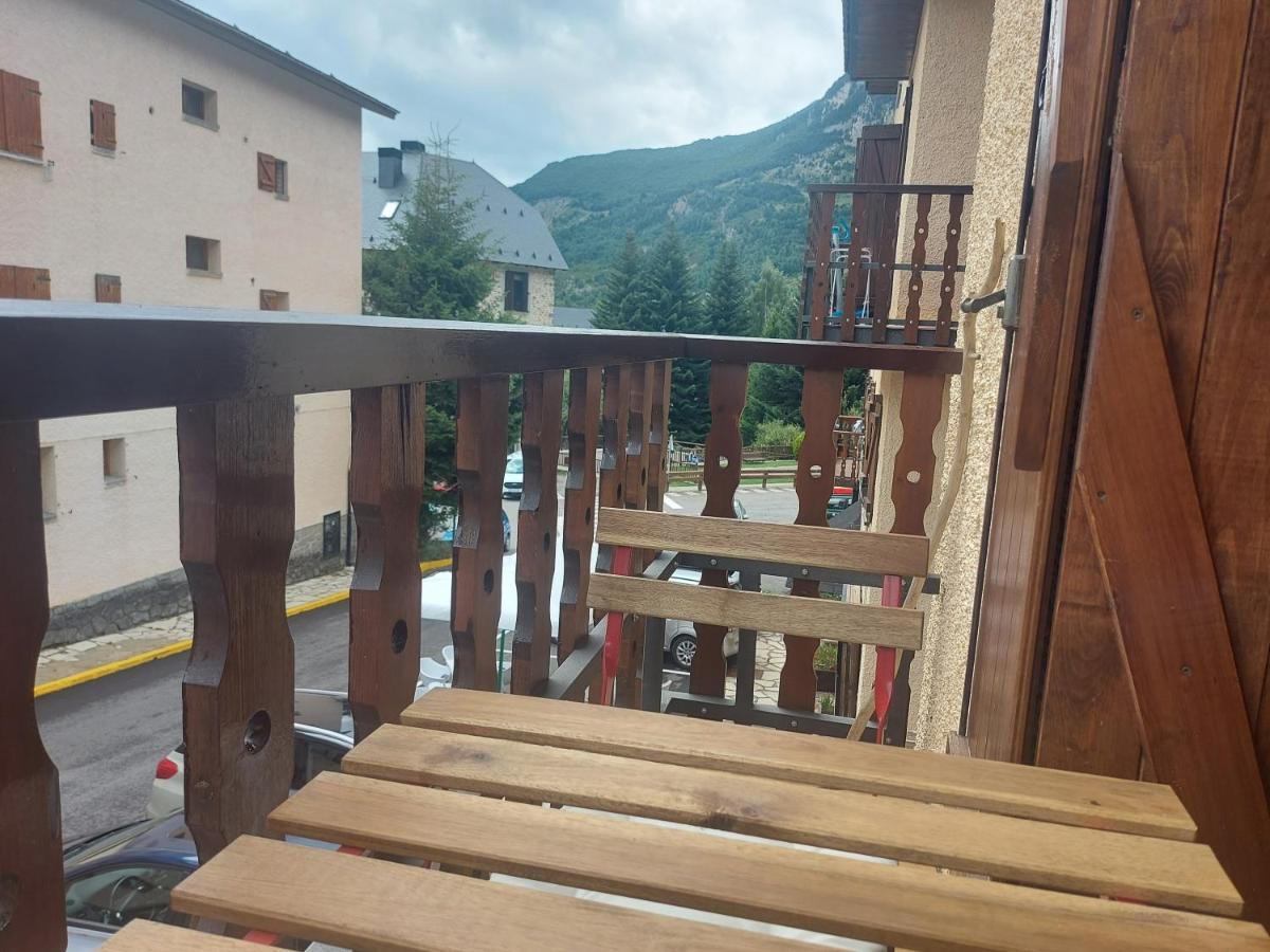 Casa Bihotz - Bonito Y Centrico Apartamento Con Garaje En Sallent ซาเยนต์ เด กาเยโก ภายนอก รูปภาพ